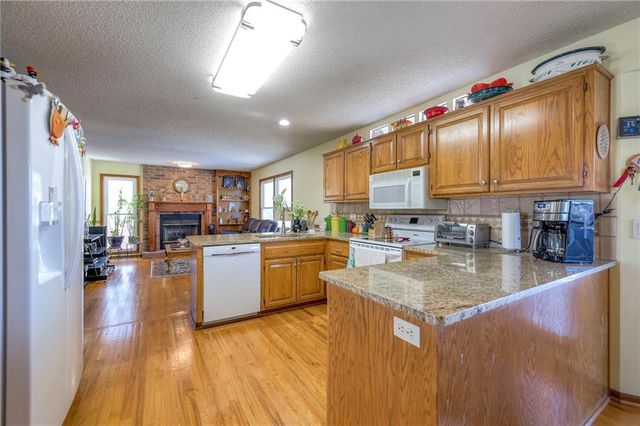 15808 Glenwood Avenue, Overland Park, KS 66223