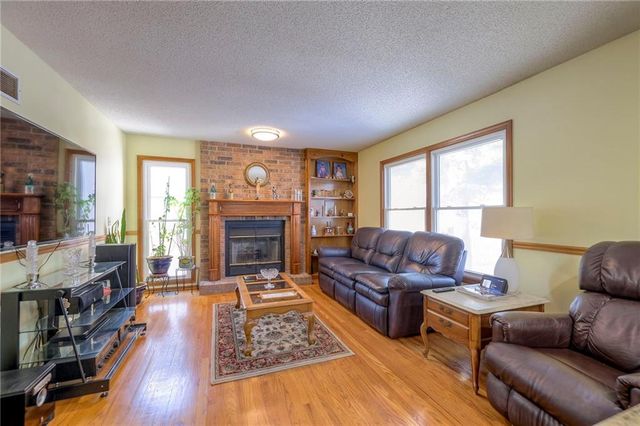 15808 Glenwood Avenue, Overland Park, KS 66223