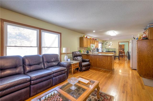 15808 Glenwood Avenue, Overland Park, KS 66223