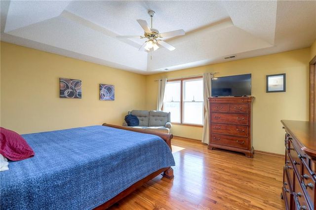 15808 Glenwood Avenue, Overland Park, KS 66223