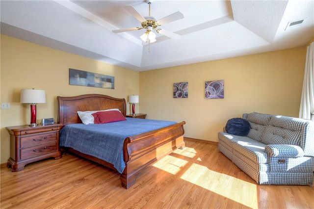 15808 Glenwood Avenue, Overland Park, KS 66223