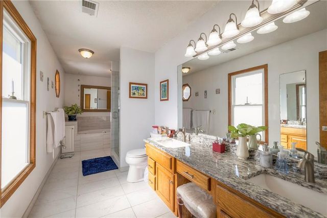 15808 Glenwood Avenue, Overland Park, KS 66223