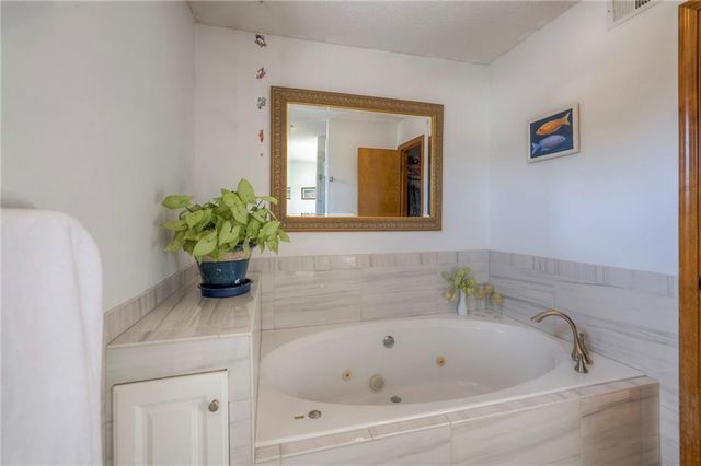 15808 Glenwood Avenue, Overland Park, KS 66223