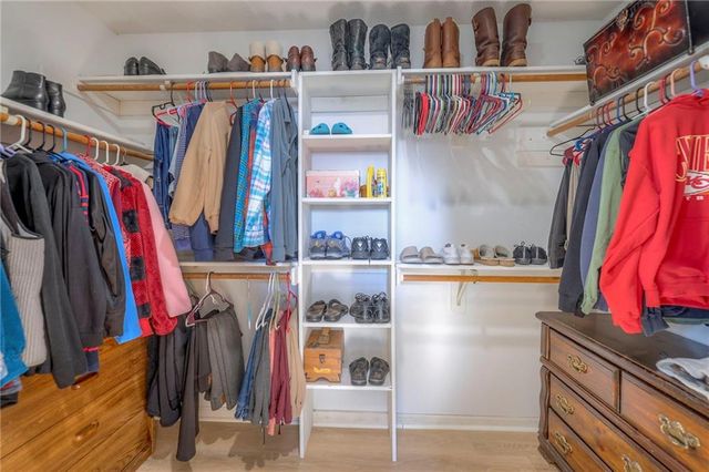 15808 Glenwood Avenue, Overland Park, KS 66223