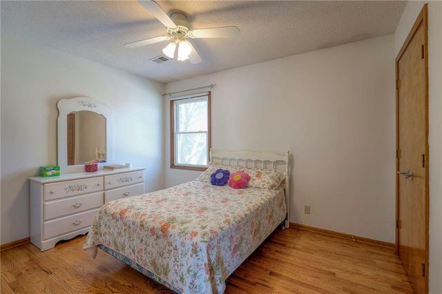 15808 Glenwood Avenue, Overland Park, KS 66223