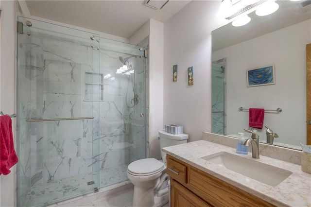 15808 Glenwood Avenue, Overland Park, KS 66223