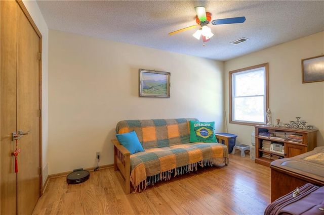 15808 Glenwood Avenue, Overland Park, KS 66223