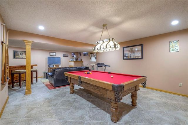 15808 Glenwood Avenue, Overland Park, KS 66223