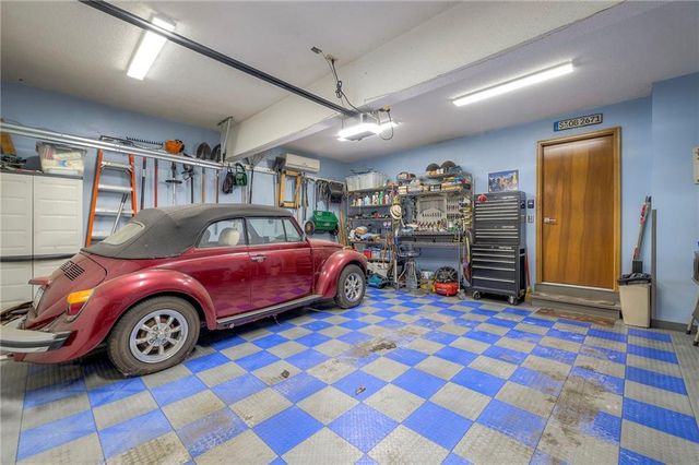 15808 Glenwood Avenue, Overland Park, KS 66223