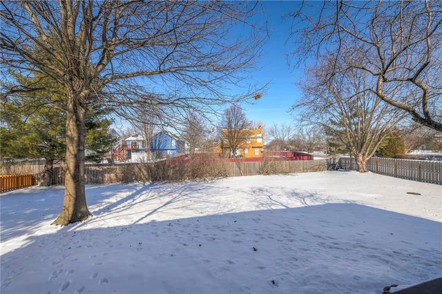 15808 Glenwood Avenue, Overland Park, KS 66223