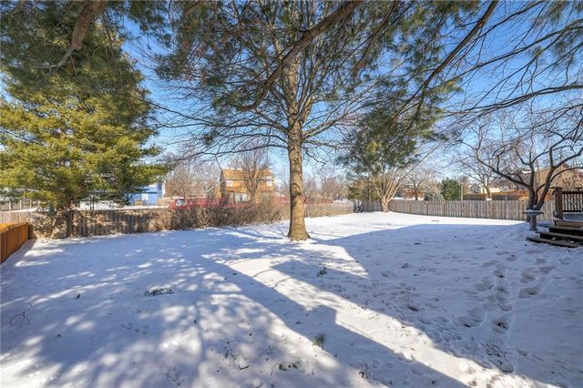 15808 Glenwood Avenue, Overland Park, KS 66223