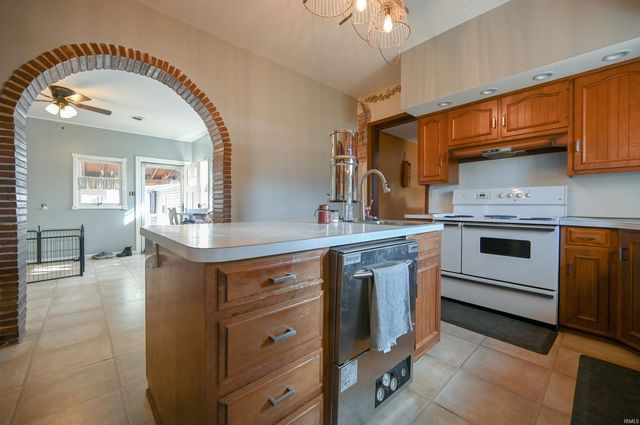 6633 E 400 SOUTH, Kokomo, IN 46902