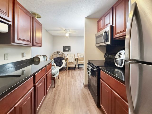 7 Village Rock Ln 2, Natick, MA 01760
