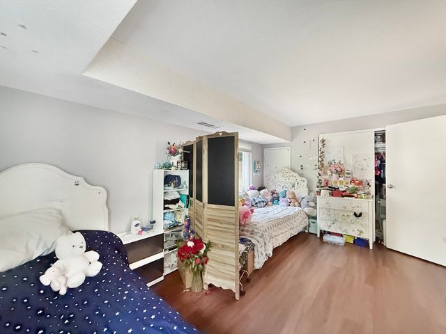 7 Village Rock Ln 2, Natick, MA 01760