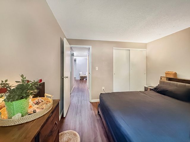 7 Village Rock Ln 2, Natick, MA 01760