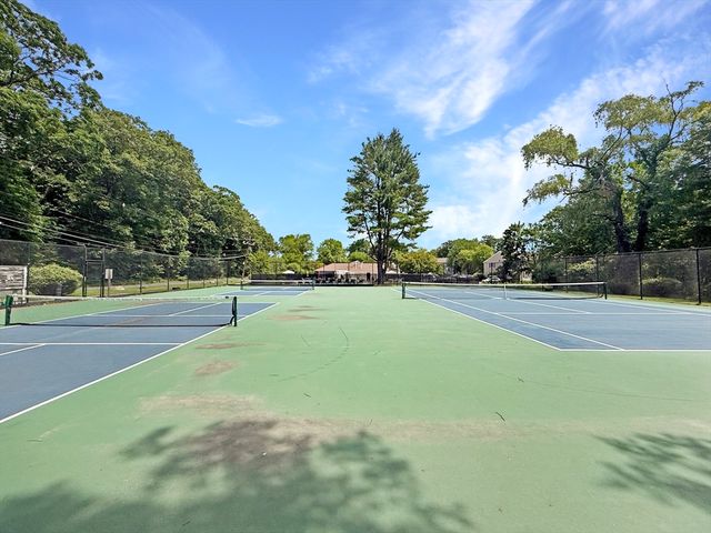 7 Village Rock Ln 2, Natick, MA 01760