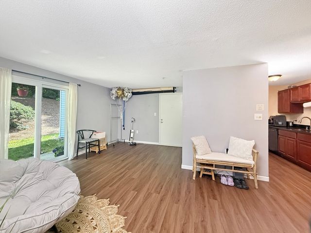 7 Village Rock Ln 2, Natick, MA 01760