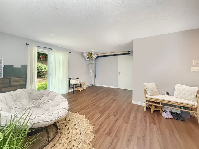 7 Village Rock Ln 2, Natick, MA 01760