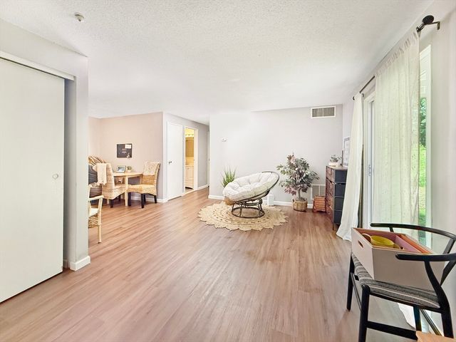 7 Village Rock Ln 2, Natick, MA 01760