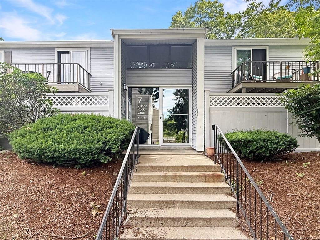 7 Village Rock Ln 2, Natick, MA 01760