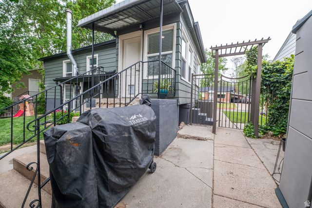 181 S COUNTRY CLUB DR, South Ogden, UT 84405