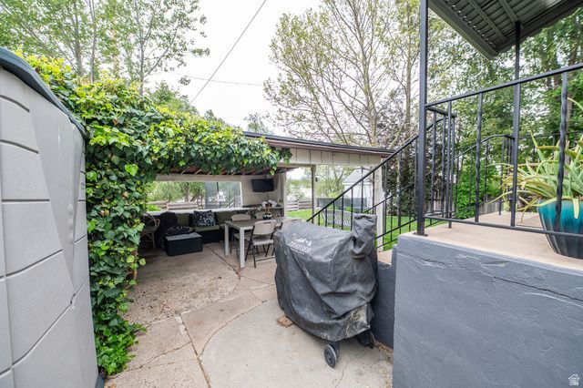 181 S COUNTRY CLUB DR, South Ogden, UT 84405