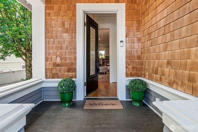 2217 4th Avenue N, Seattle, WA 98109