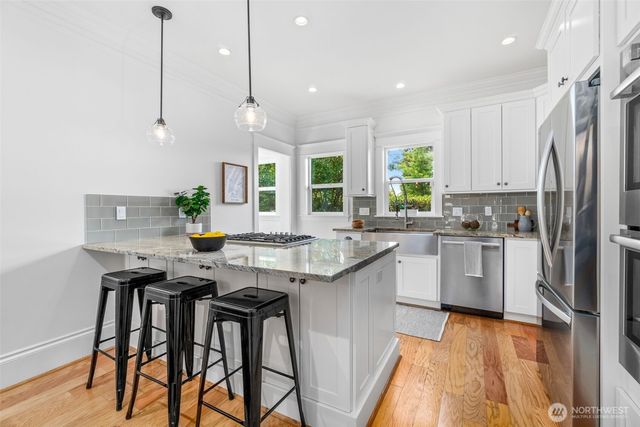 2217 4th Avenue N, Seattle, WA 98109
