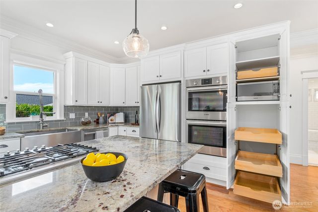 2217 4th Avenue N, Seattle, WA 98109