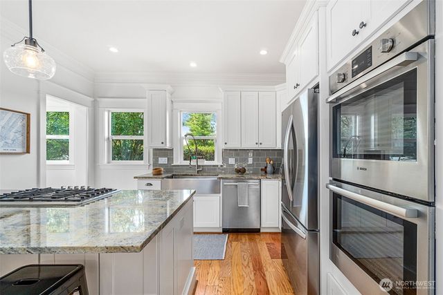 2217 4th Avenue N, Seattle, WA 98109