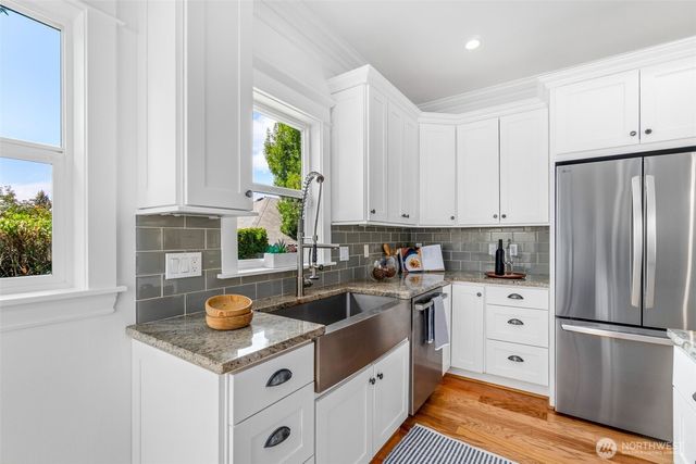 2217 4th Avenue N, Seattle, WA 98109