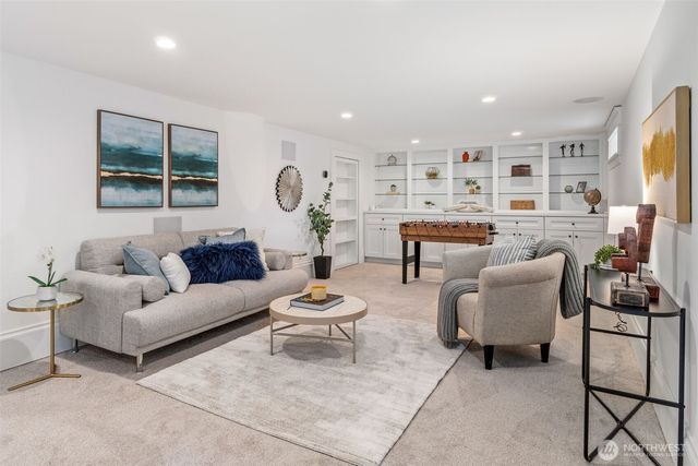2217 4th Avenue N, Seattle, WA 98109