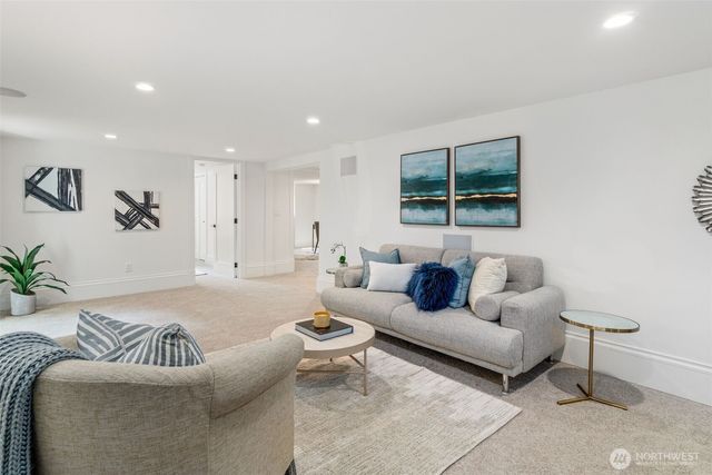 2217 4th Avenue N, Seattle, WA 98109