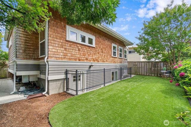 2217 4th Avenue N, Seattle, WA 98109