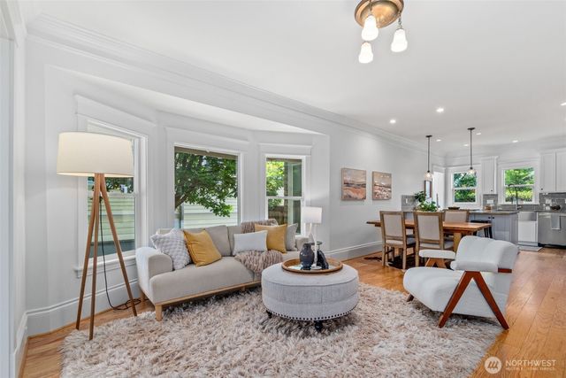 2217 4th Avenue N, Seattle, WA 98109
