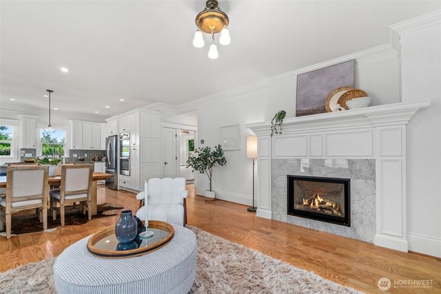 2217 4th Avenue N, Seattle, WA 98109