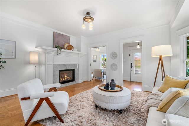 2217 4th Avenue N, Seattle, WA 98109