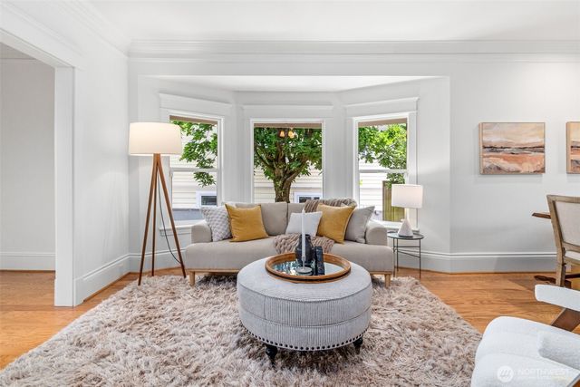 2217 4th Avenue N, Seattle, WA 98109