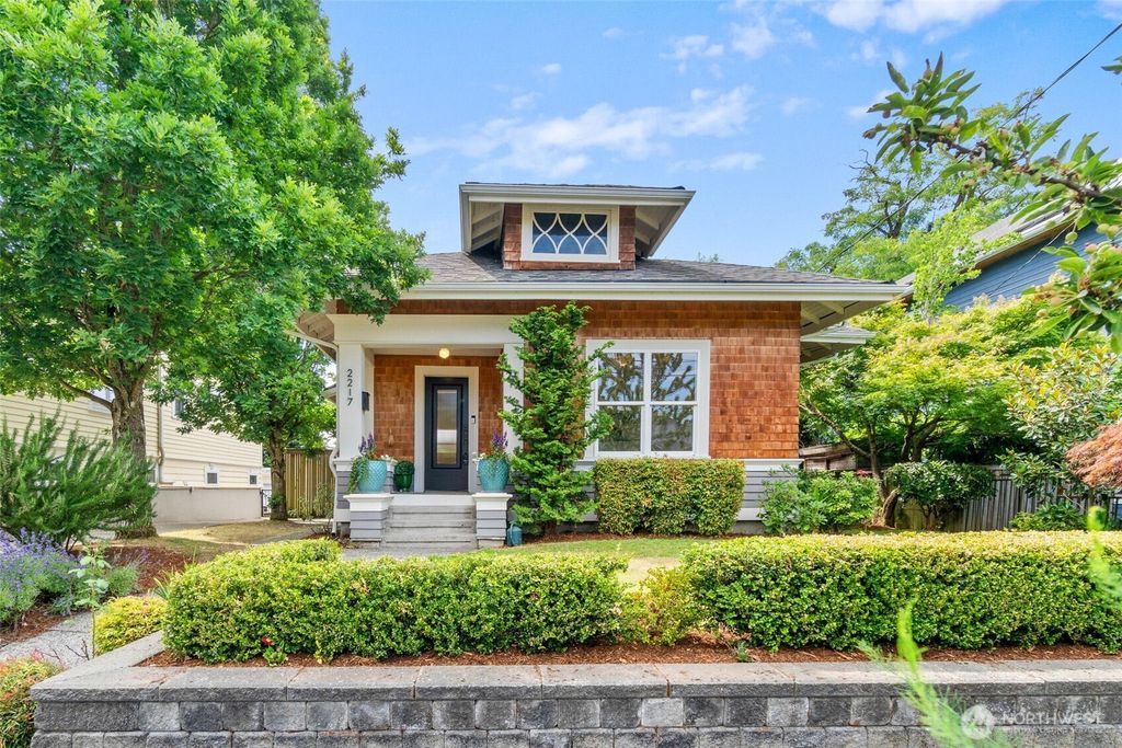 2217 4th Avenue N, Seattle, WA 98109