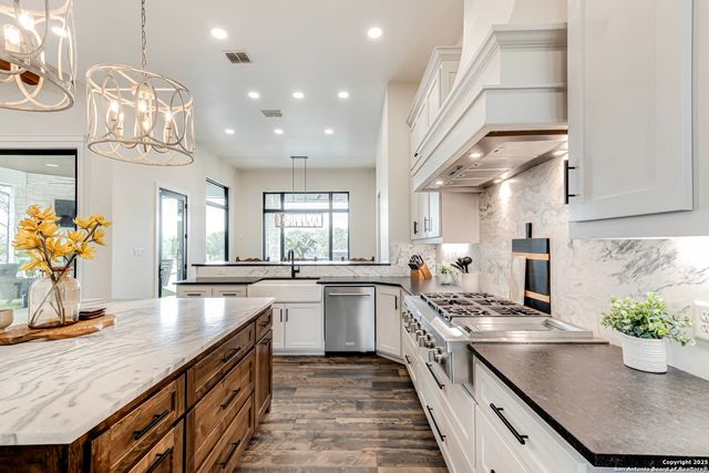 65 Sabinas Ridge Rd, Boerne, TX 78006