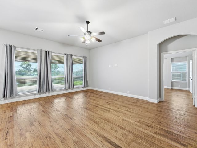 909 Longhorn Drive, Aubrey, TX 76227