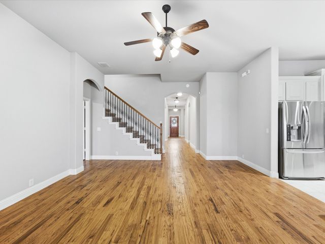 909 Longhorn Drive, Aubrey, TX 76227