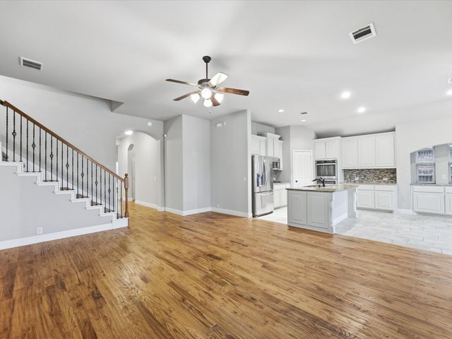 909 Longhorn Drive, Aubrey, TX 76227