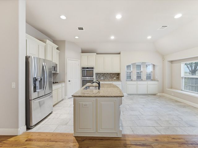 909 Longhorn Drive, Aubrey, TX 76227