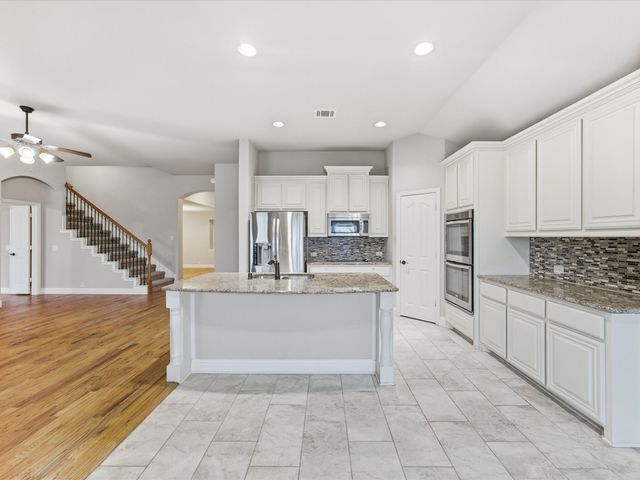 909 Longhorn Drive, Aubrey, TX 76227