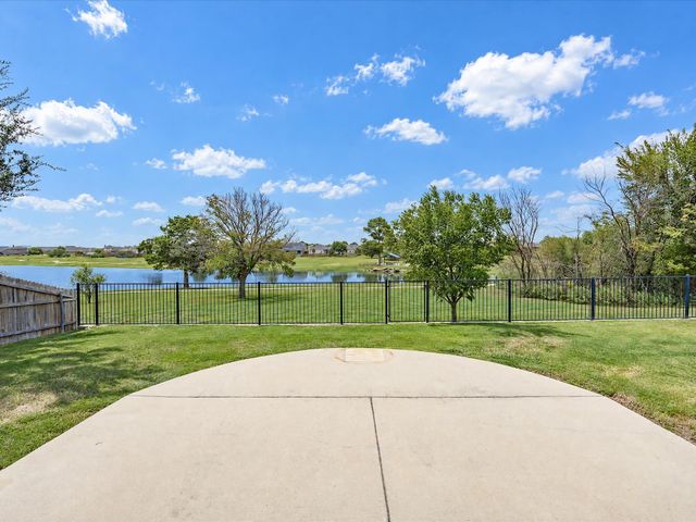 909 Longhorn Drive, Aubrey, TX 76227