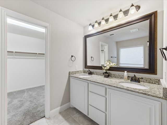 909 Longhorn Drive, Aubrey, TX 76227