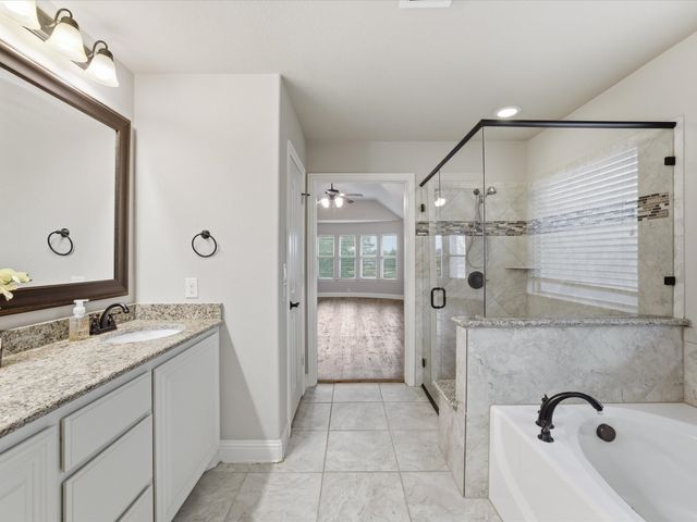909 Longhorn Drive, Aubrey, TX 76227