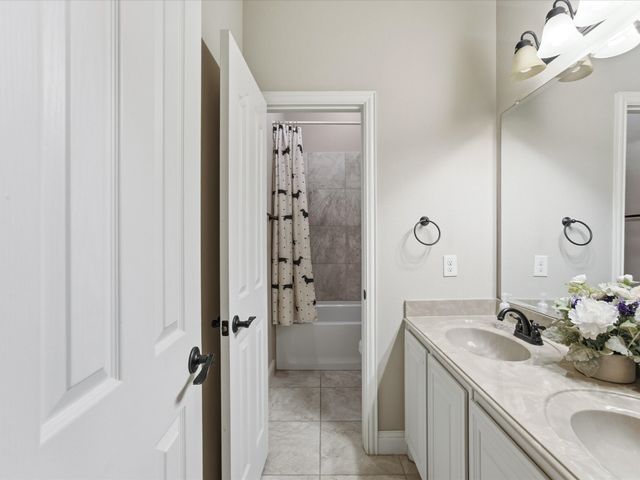 909 Longhorn Drive, Aubrey, TX 76227