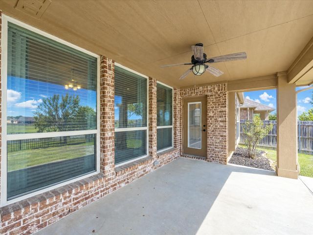 909 Longhorn Drive, Aubrey, TX 76227